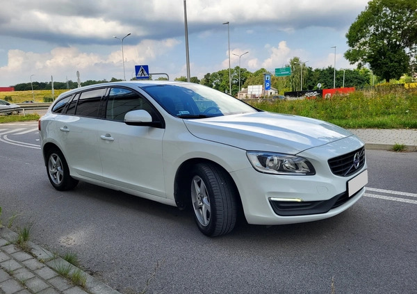 Volvo V60 cena 49400 przebieg: 226000, rok produkcji 2016 z Stąporków małe 301
